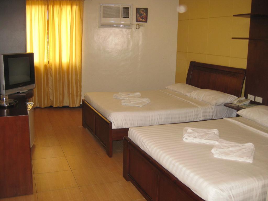 One Lourdes Dormitel Hotel Iloilo City Room photo