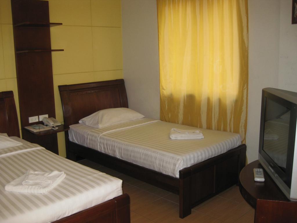One Lourdes Dormitel Hotel Iloilo City Room photo